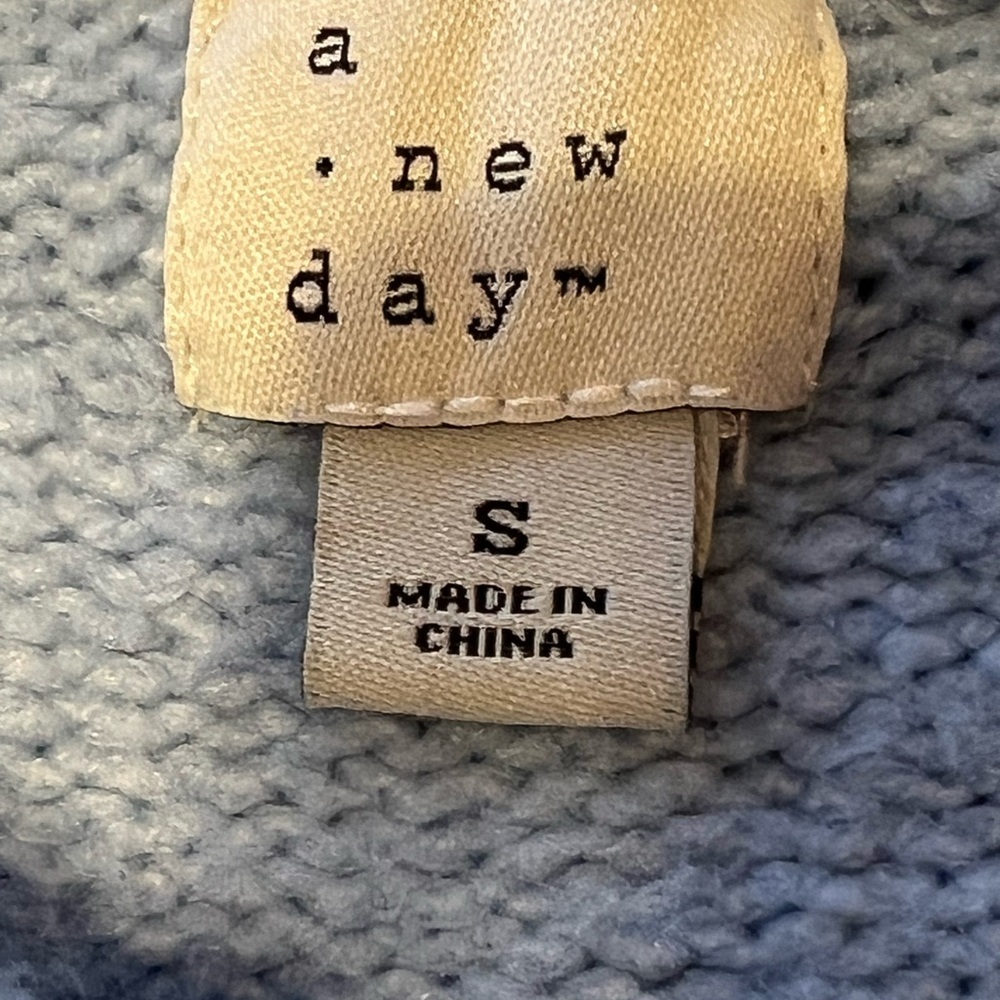 a new day Light Blue White Bow Sweater Size S - Picture 2 of 7